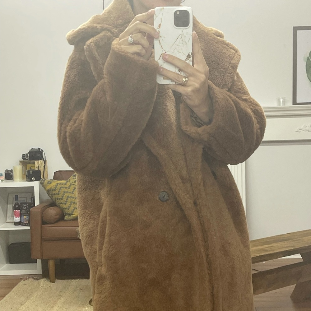 Aritzia Teddy jacket (Babaton).